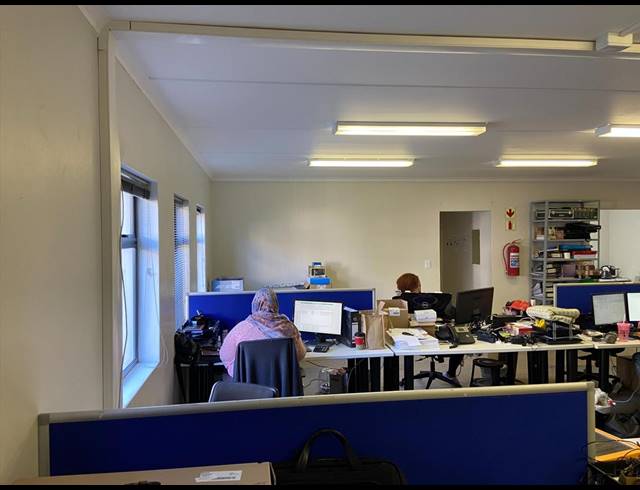 128M² OFFICE FOR SALE IN WESTLAKE